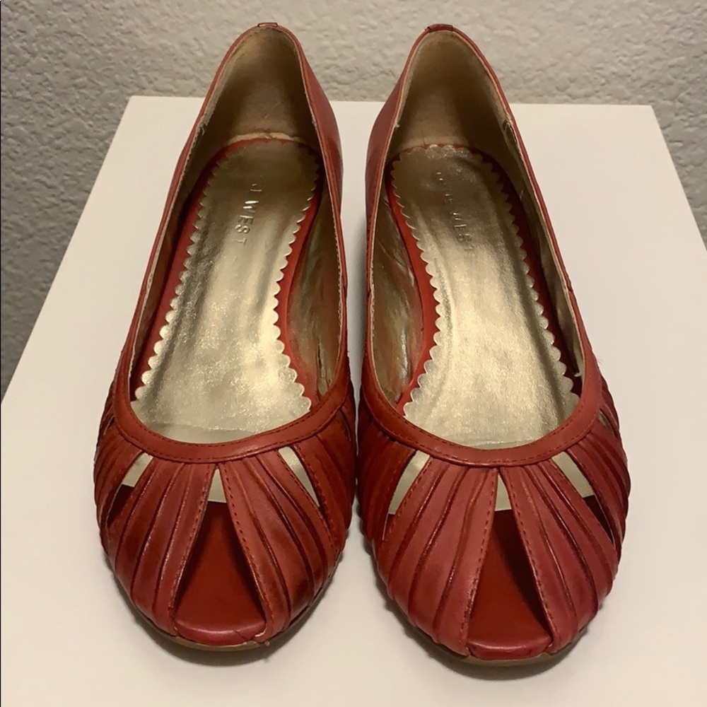 Open toe shoes